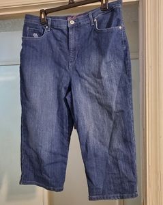 Gloria Vanderbilt Amanda capri jeans